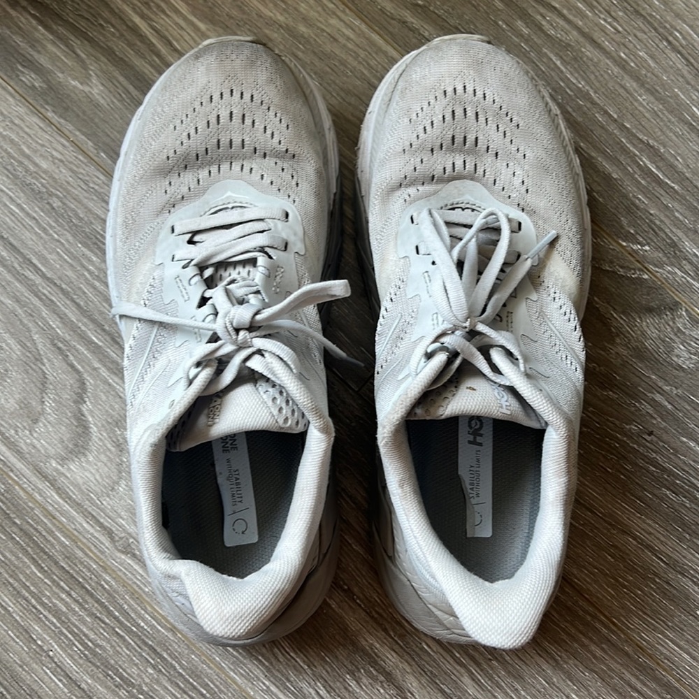 Hoka one one arahi 5 lunar rock drizzle sneaker shoe